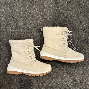 Universal Thread Cream and Tan Winter Boots Size 10